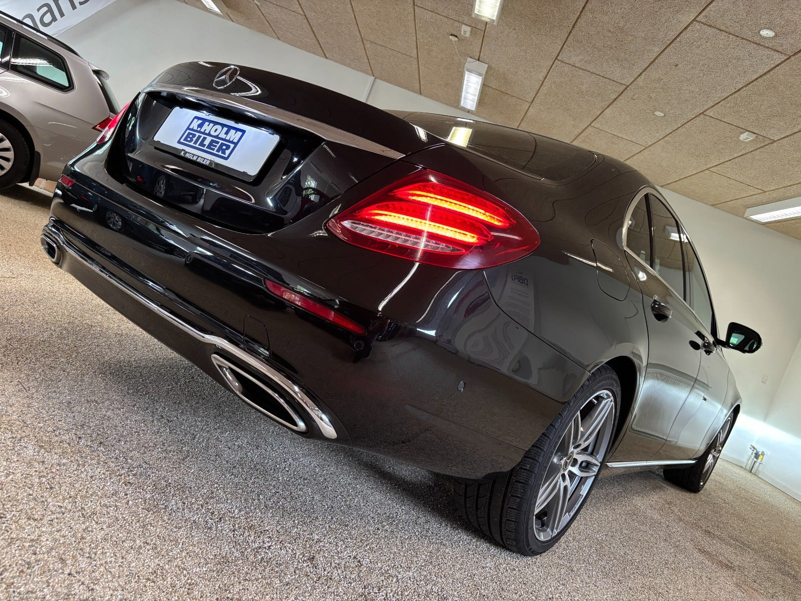 Sort Mercedes E220 d fra 2016