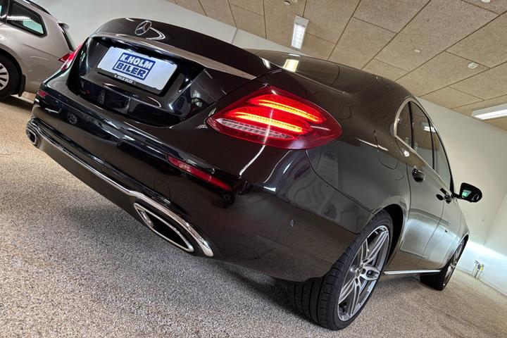 Sort Mercedes E220 d fra 2016