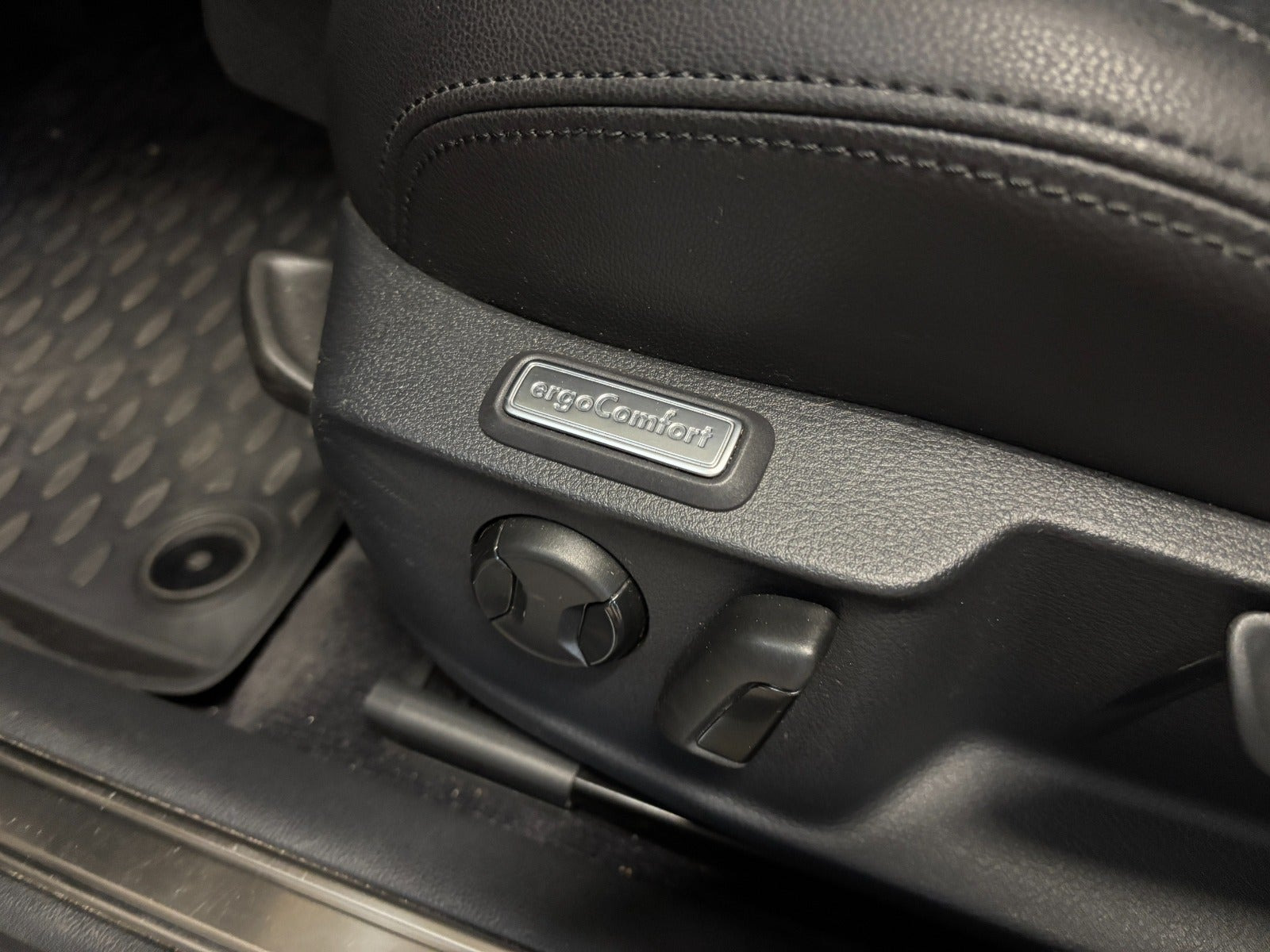 Grå VW Passat fra 2018