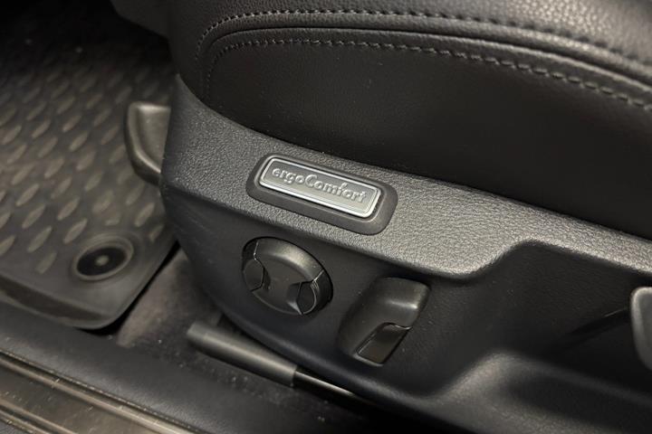 Grå VW Passat fra 2018