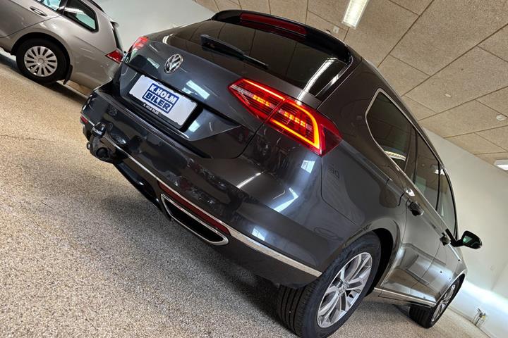 Grå VW Passat fra 2018