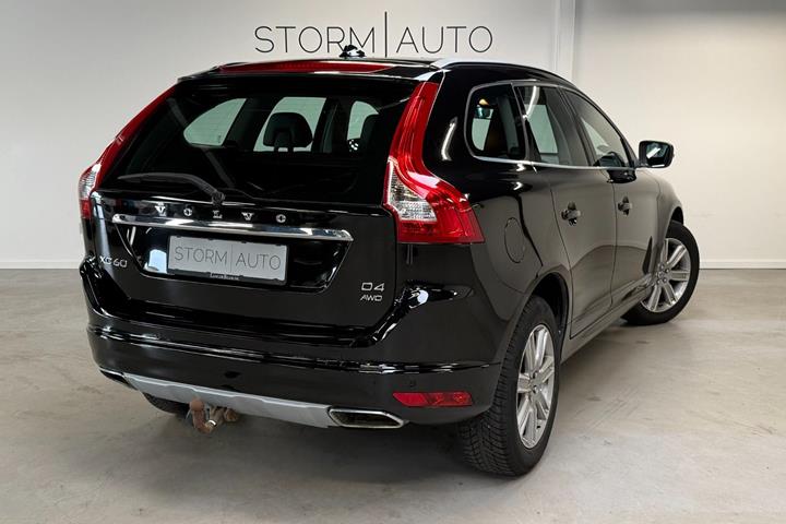 Sort Volvo XC60 fra 2016