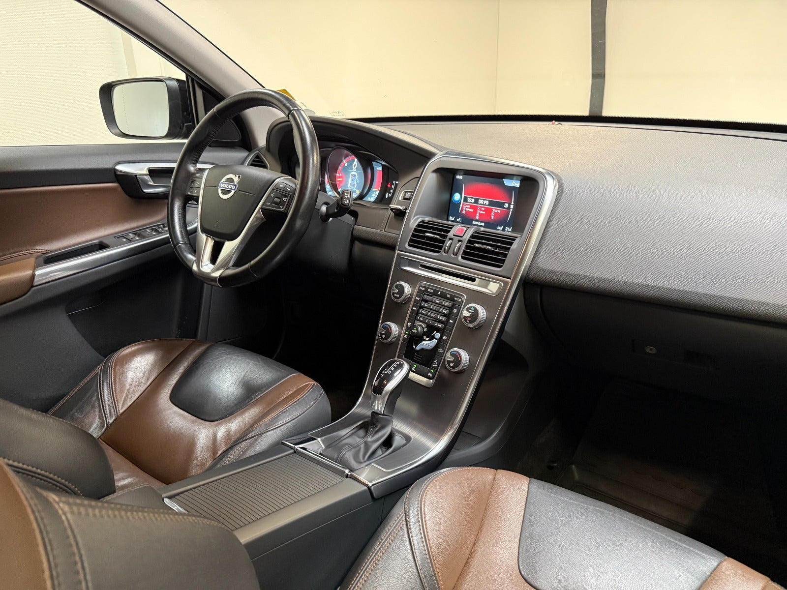 Sort Volvo XC60 fra 2016