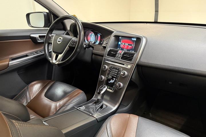 Sort Volvo XC60 fra 2016