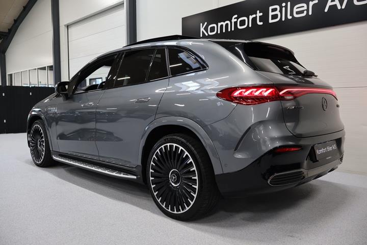 Grå Mercedes EQE43 fra 2023