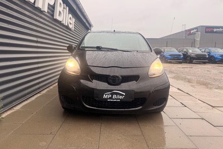 Sort Toyota Aygo fra 2011