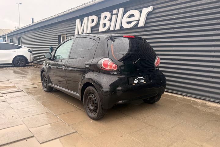 Sort Toyota Aygo fra 2011