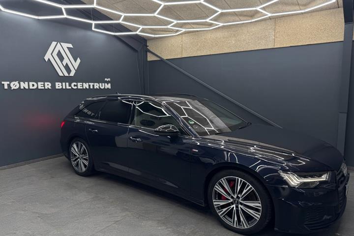 Blå Audi A6 fra 2021