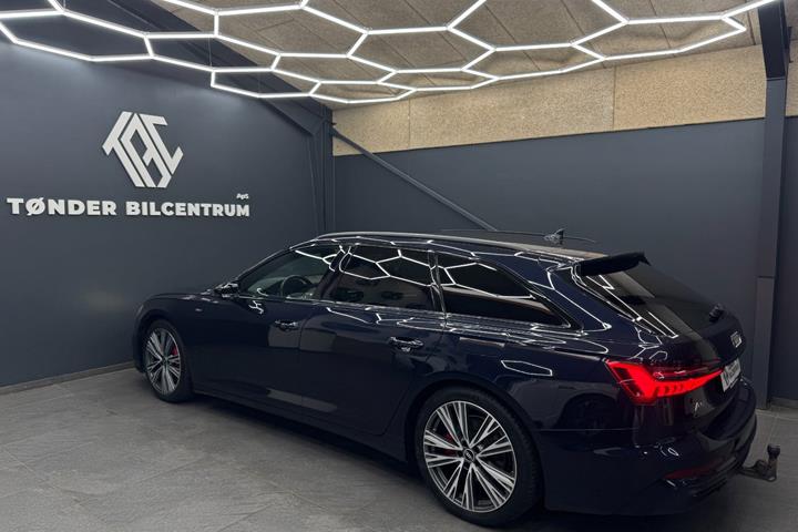 Blå Audi A6 fra 2021
