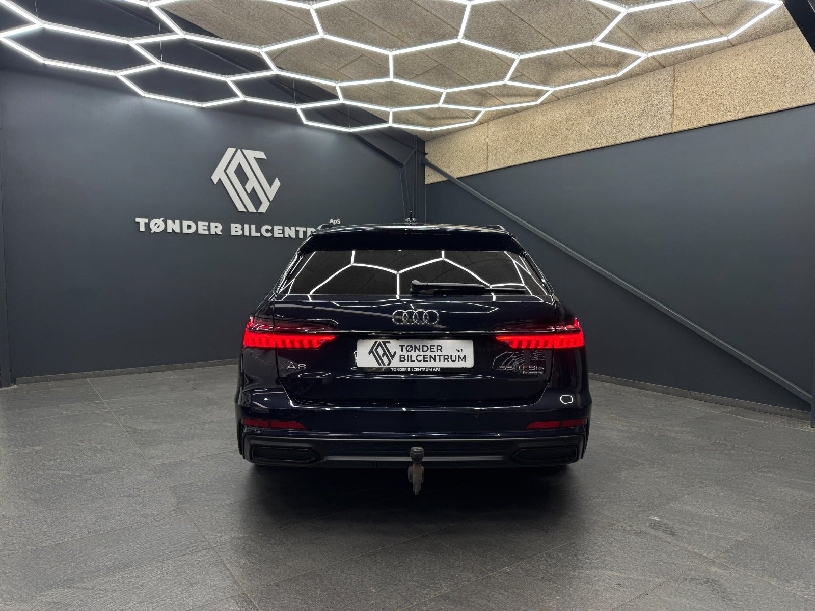 Blå Audi A6 fra 2021