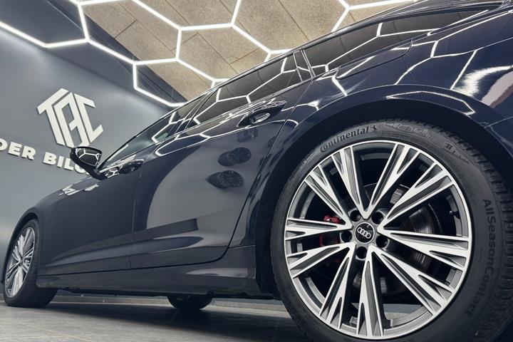 Blå Audi A6 fra 2021