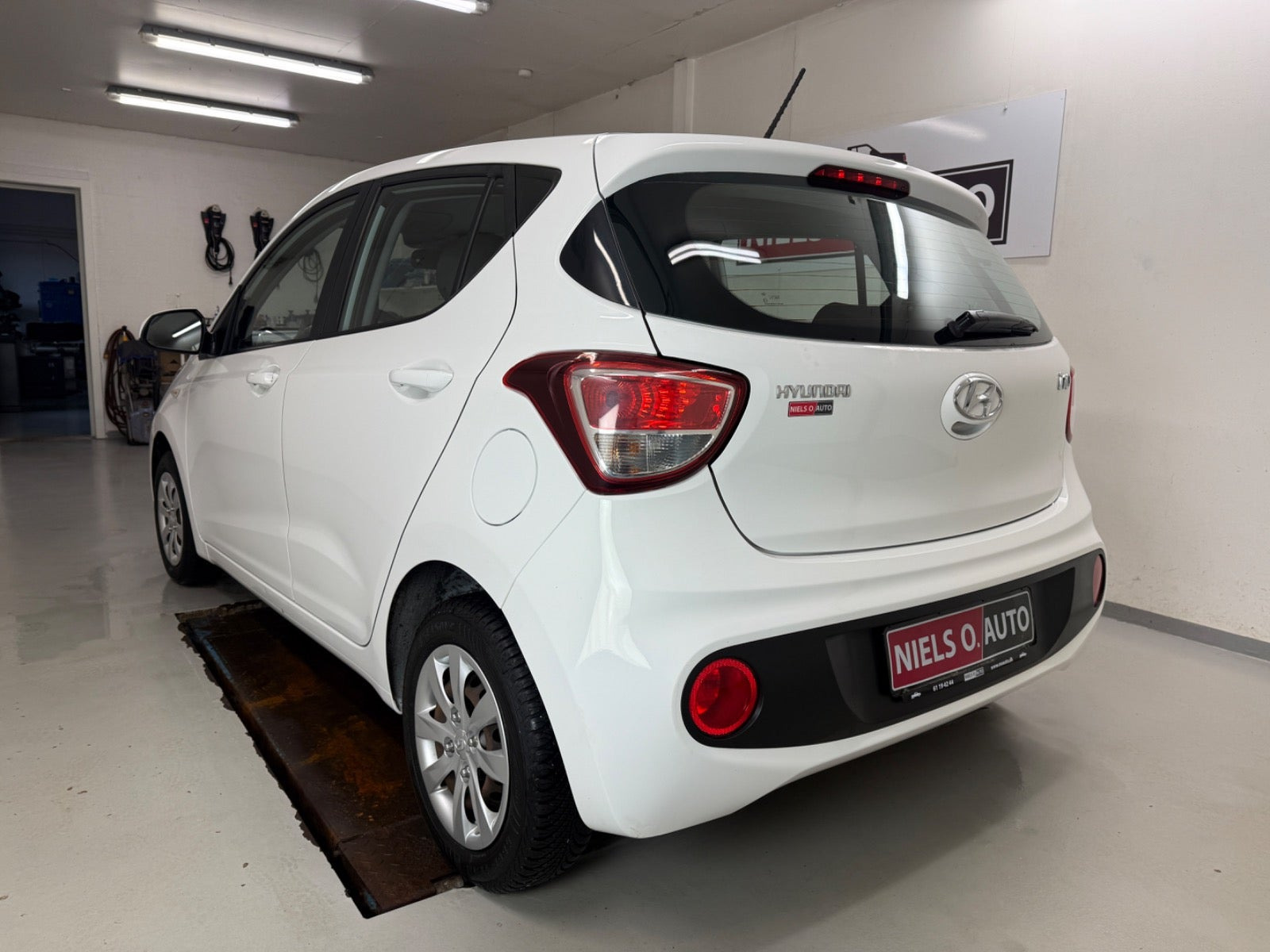 Hvid Hyundai i10 fra 2017
