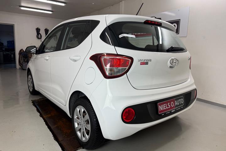Hvid Hyundai i10 fra 2017