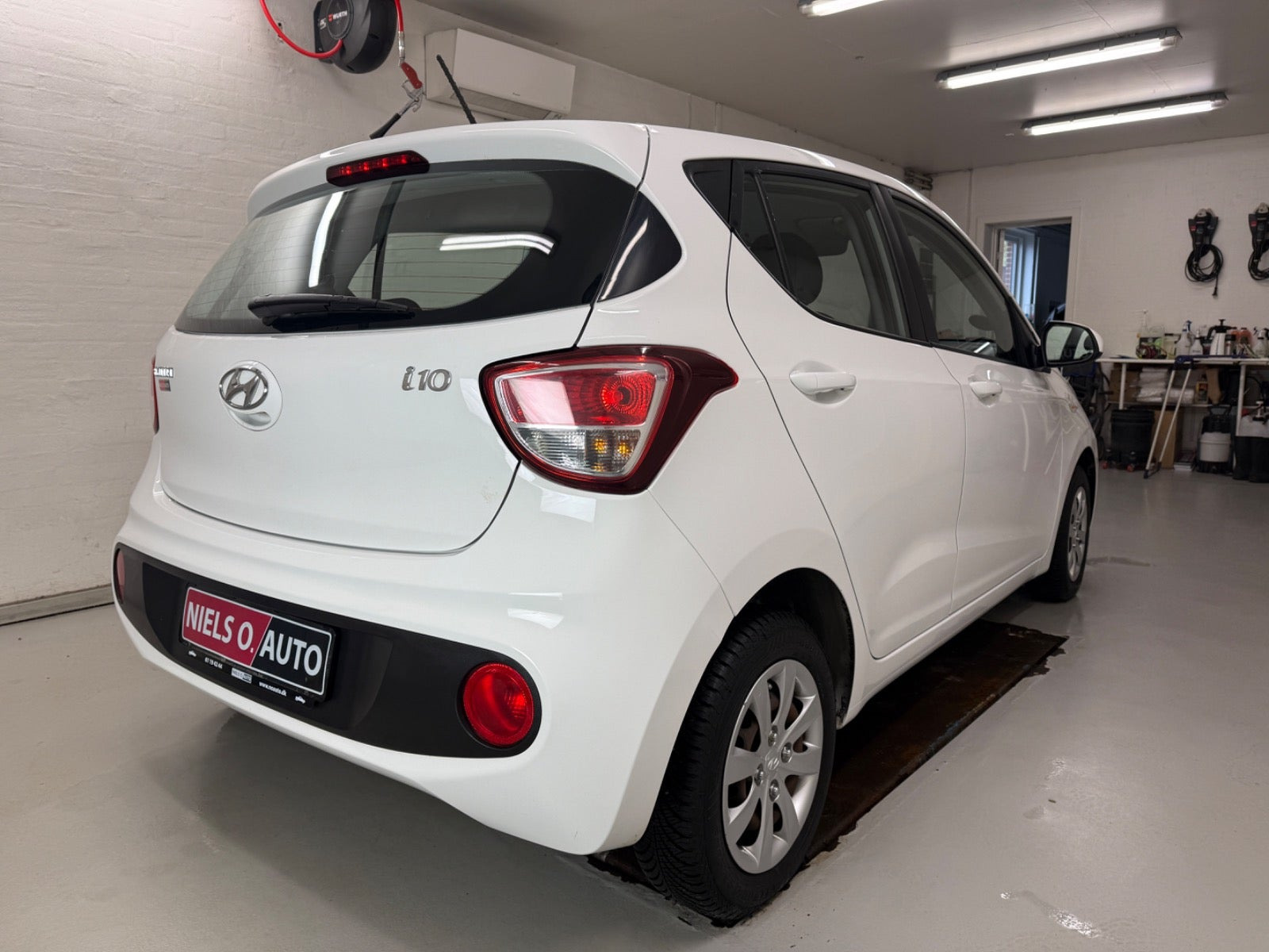 Hvid Hyundai i10 fra 2017