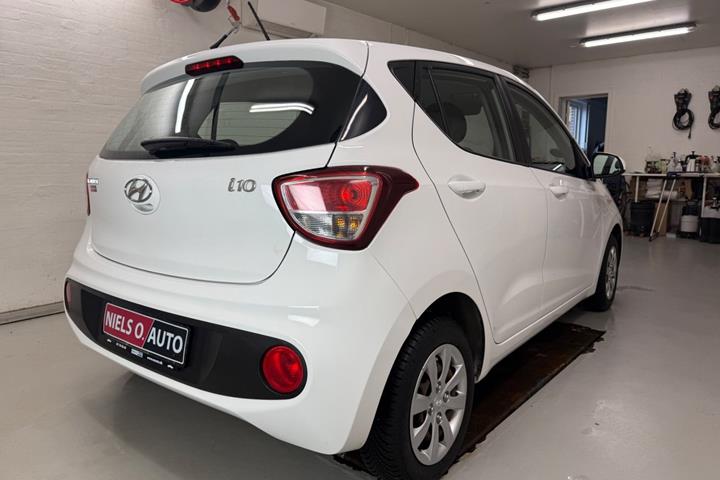 Hvid Hyundai i10 fra 2017