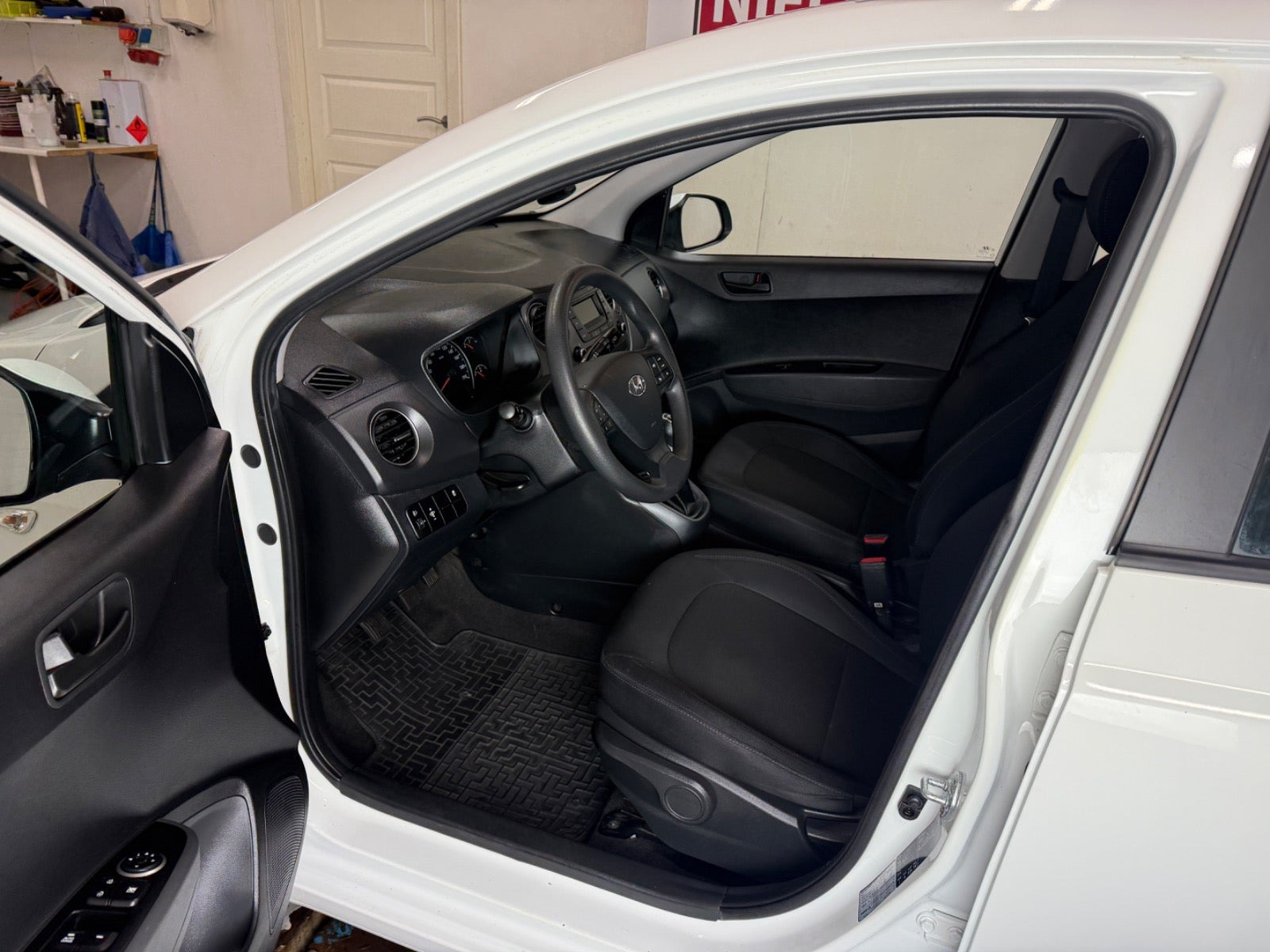 Hvid Hyundai i10 fra 2017