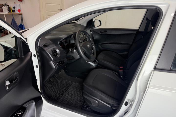 Hvid Hyundai i10 fra 2017