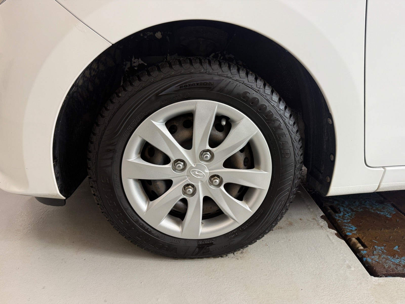 Hvid Hyundai i10 fra 2017