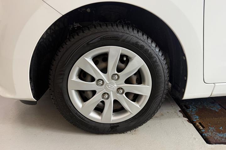 Hvid Hyundai i10 fra 2017