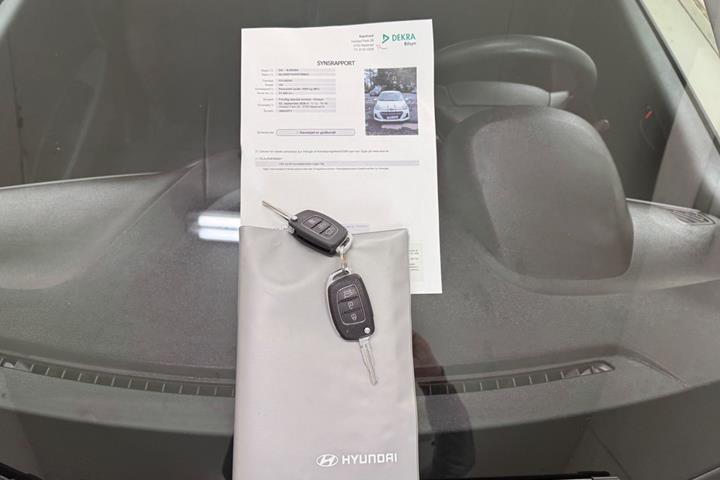 Hvid Hyundai i10 fra 2017