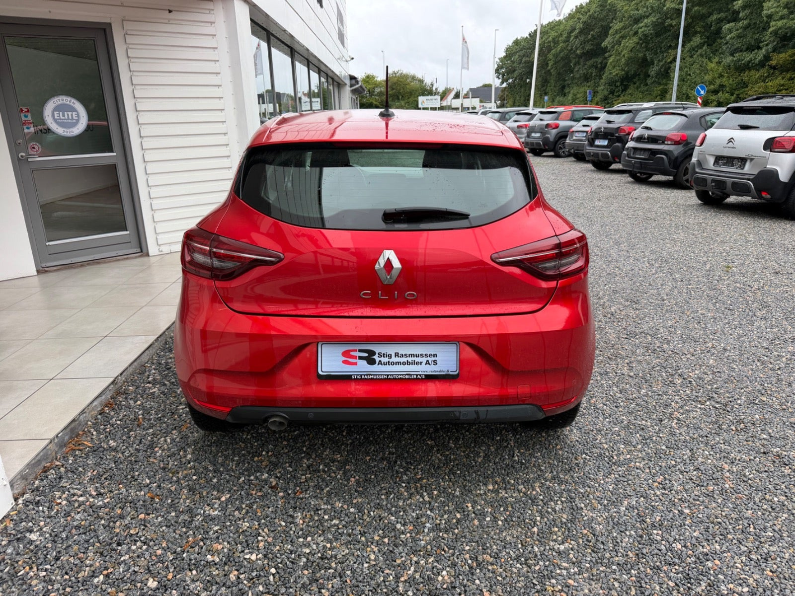 Rød Renault Clio V fra 2021