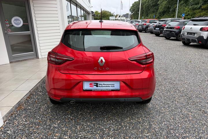 Rød Renault Clio V fra 2021