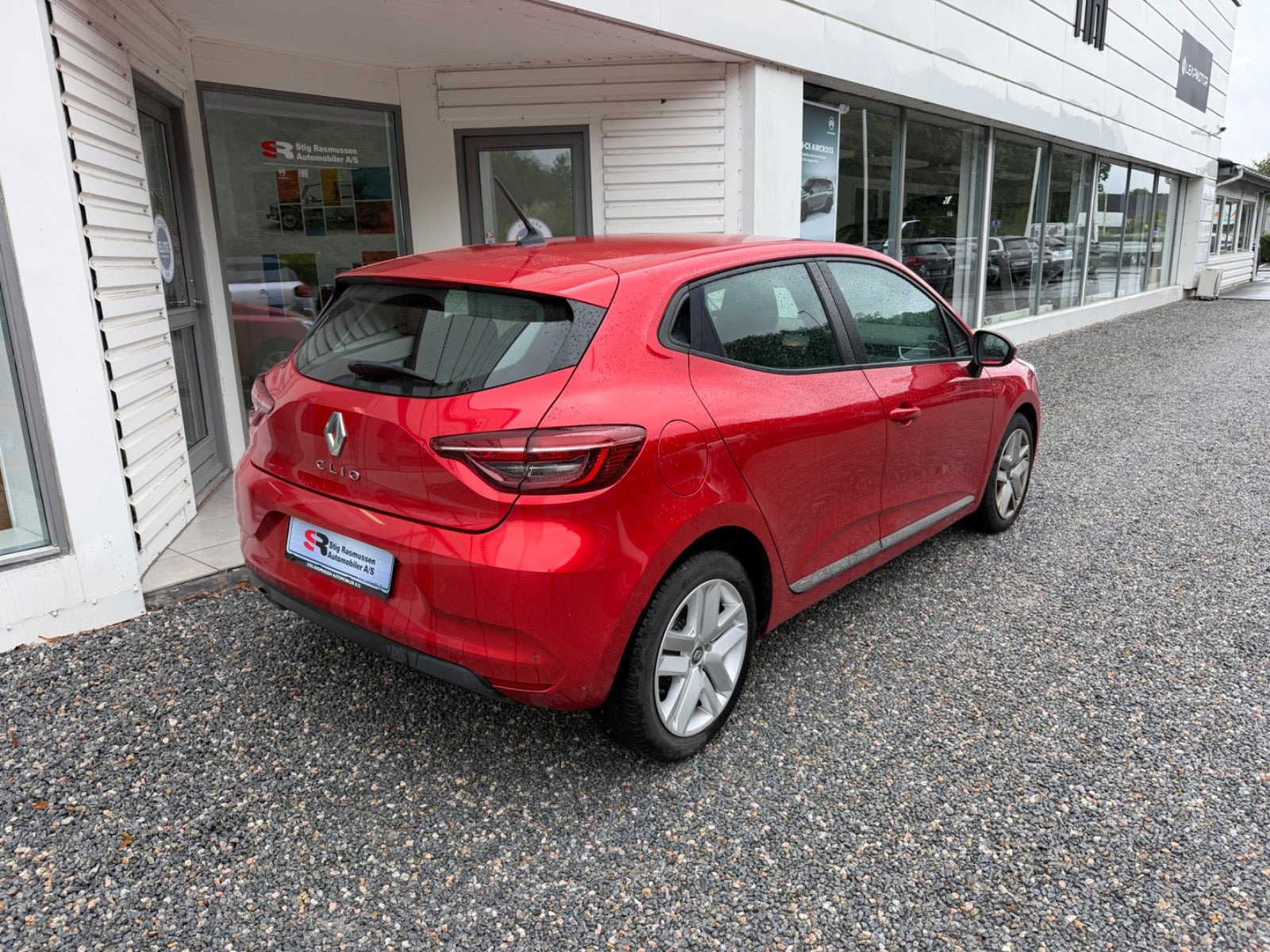 Rød Renault Clio V fra 2021