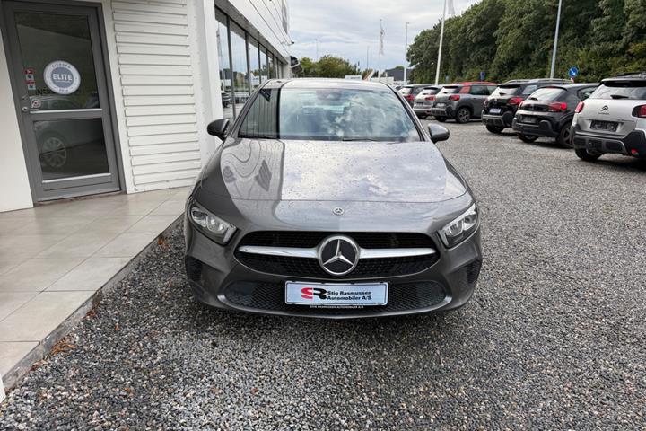 Grå Mercedes A200 fra 2018