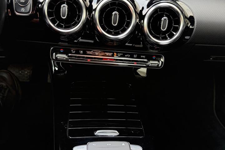 Grå Mercedes A200 fra 2018