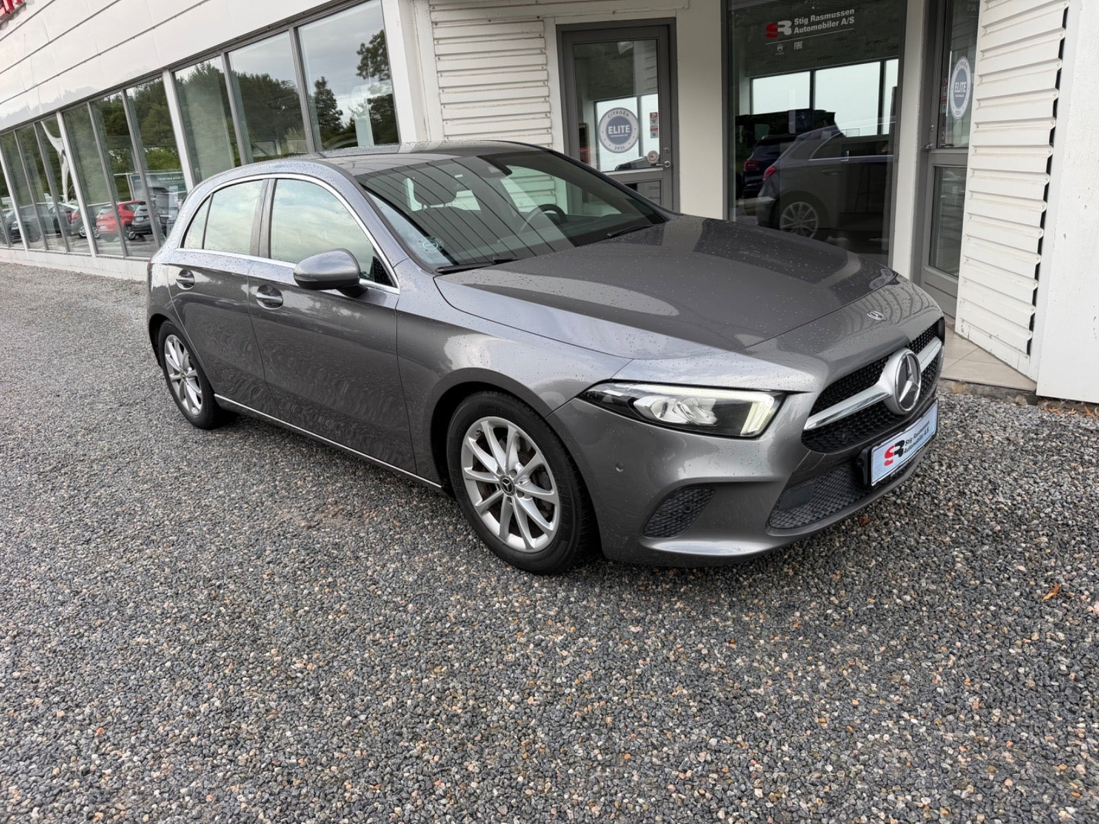 Grå Mercedes A200 fra 2018