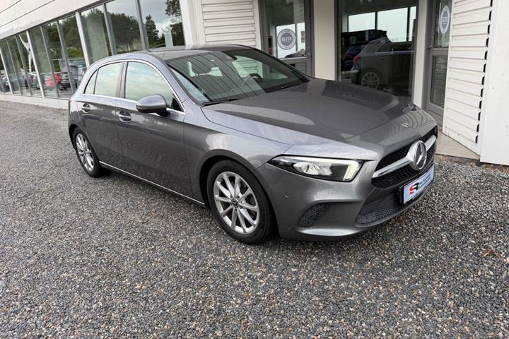 Grå Mercedes A200 fra 2018