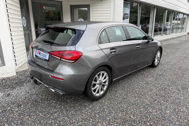 Grå Mercedes A200 fra 2018