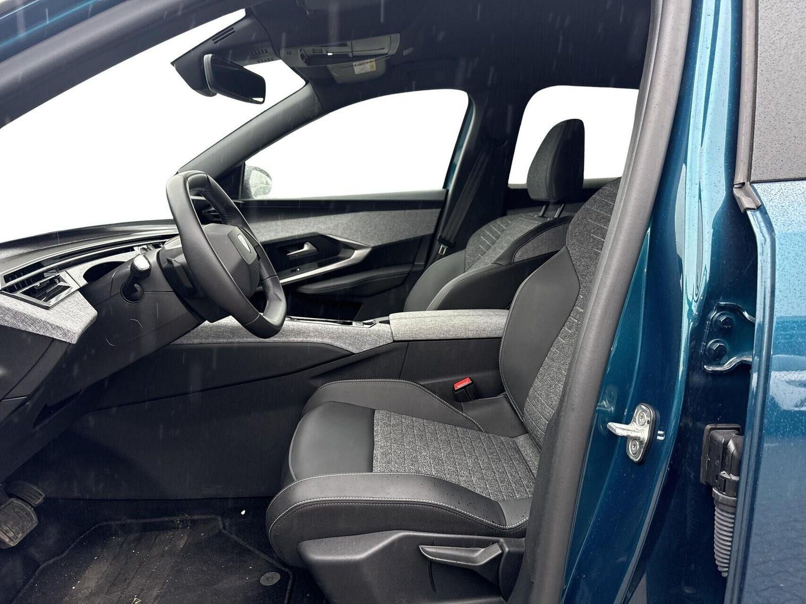 Grøn Peugeot e-3008 fra 2025