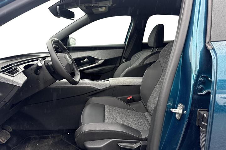 Grøn Peugeot e-3008 fra 2025