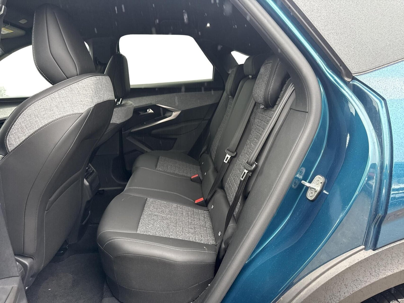 Grøn Peugeot e-3008 fra 2025