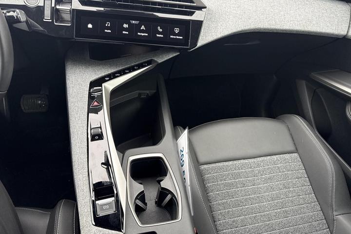 Grøn Peugeot e-3008 fra 2025