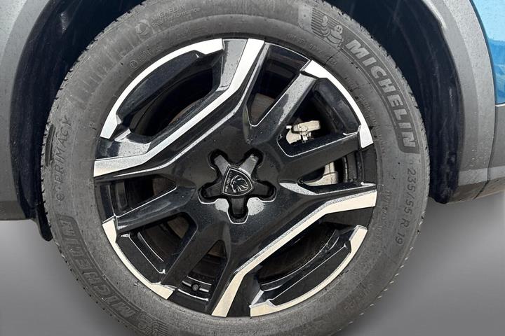 Grøn Peugeot e-3008 fra 2025