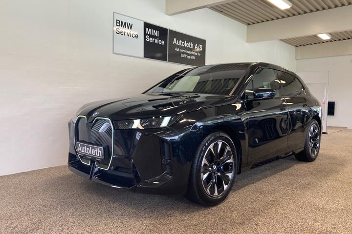 Sort BMW iX fra 2025