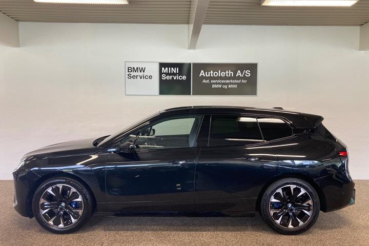 Sort BMW iX fra 2025