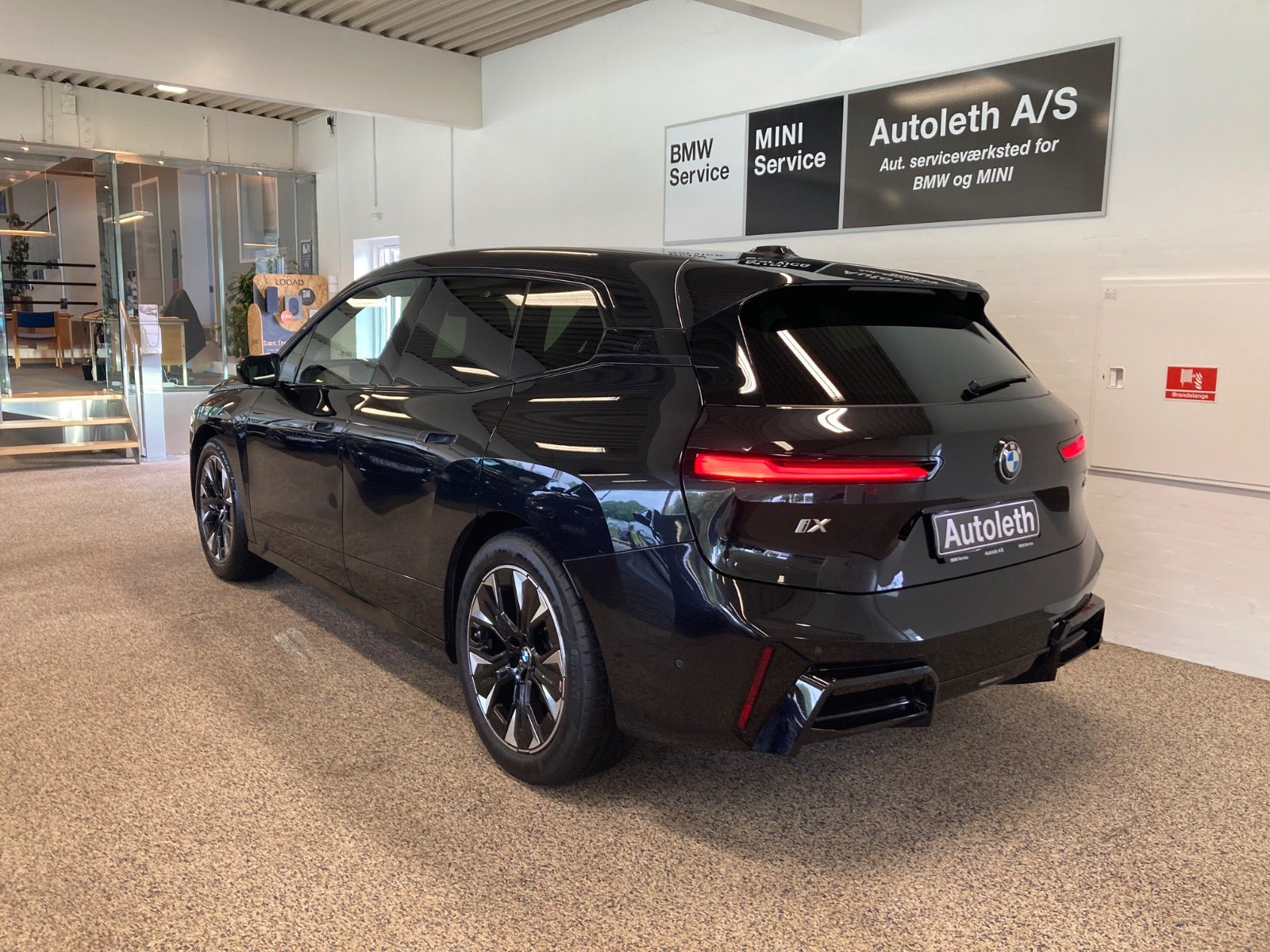 Sort BMW iX fra 2025