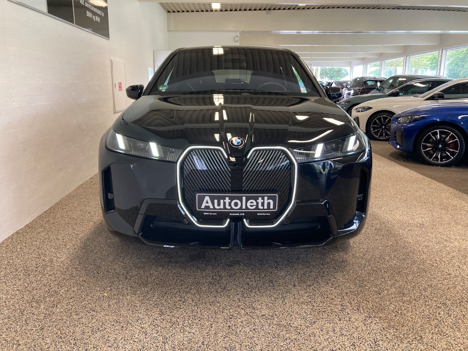 Sort BMW iX fra 2025