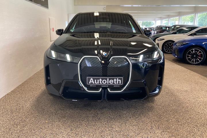 Sort BMW iX fra 2025