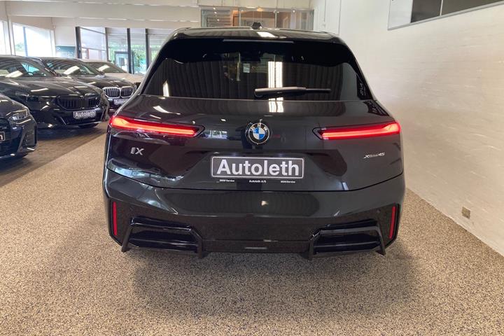 Sort BMW iX fra 2025