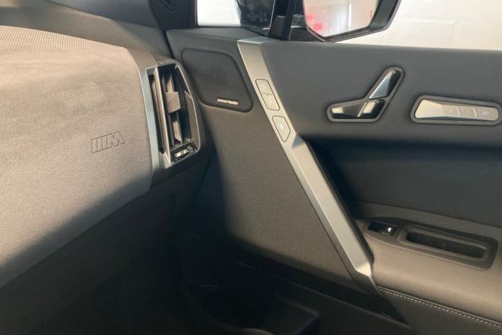 Sort BMW iX fra 2025