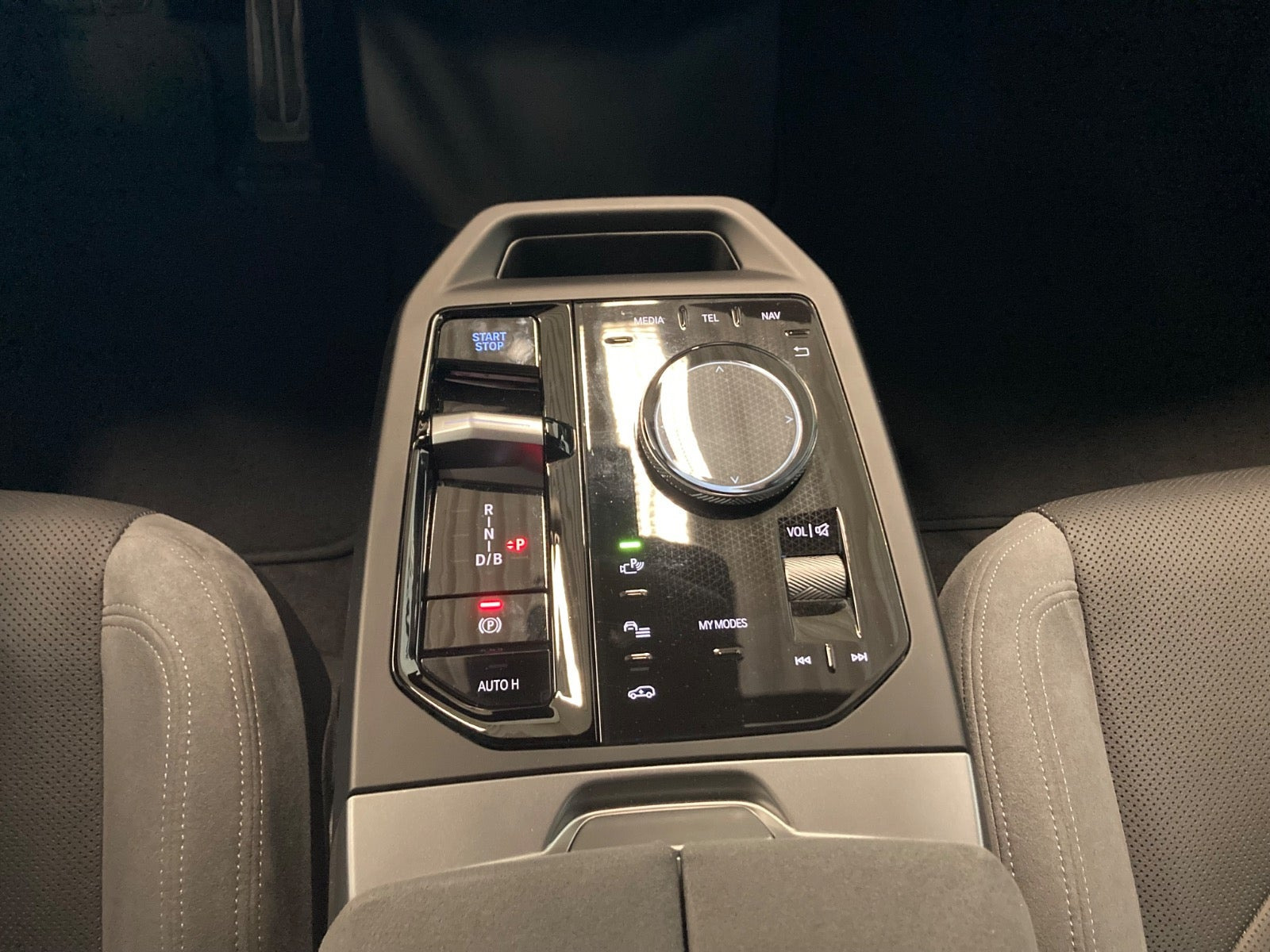 Sort BMW iX fra 2025