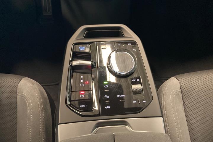 Sort BMW iX fra 2025
