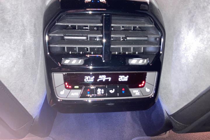 Sort BMW iX fra 2025