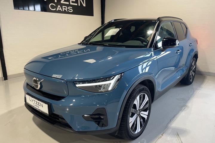 Blå Volvo XC40 fra 2023