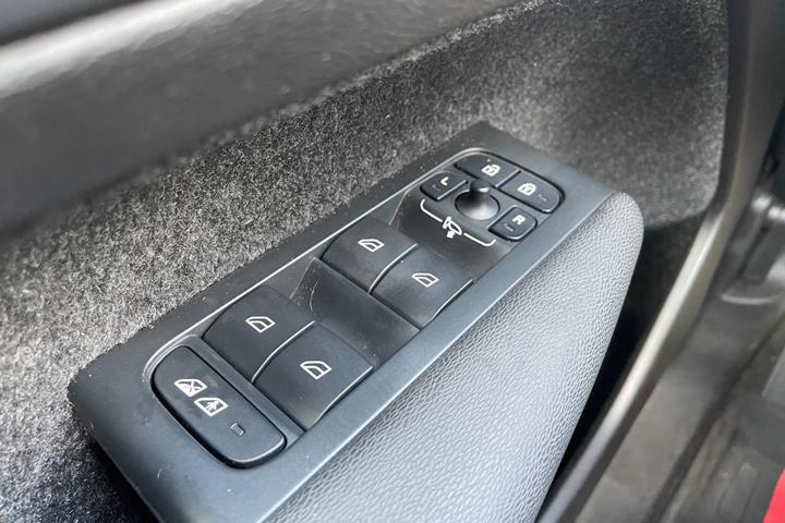 Blå Volvo XC40 fra 2023