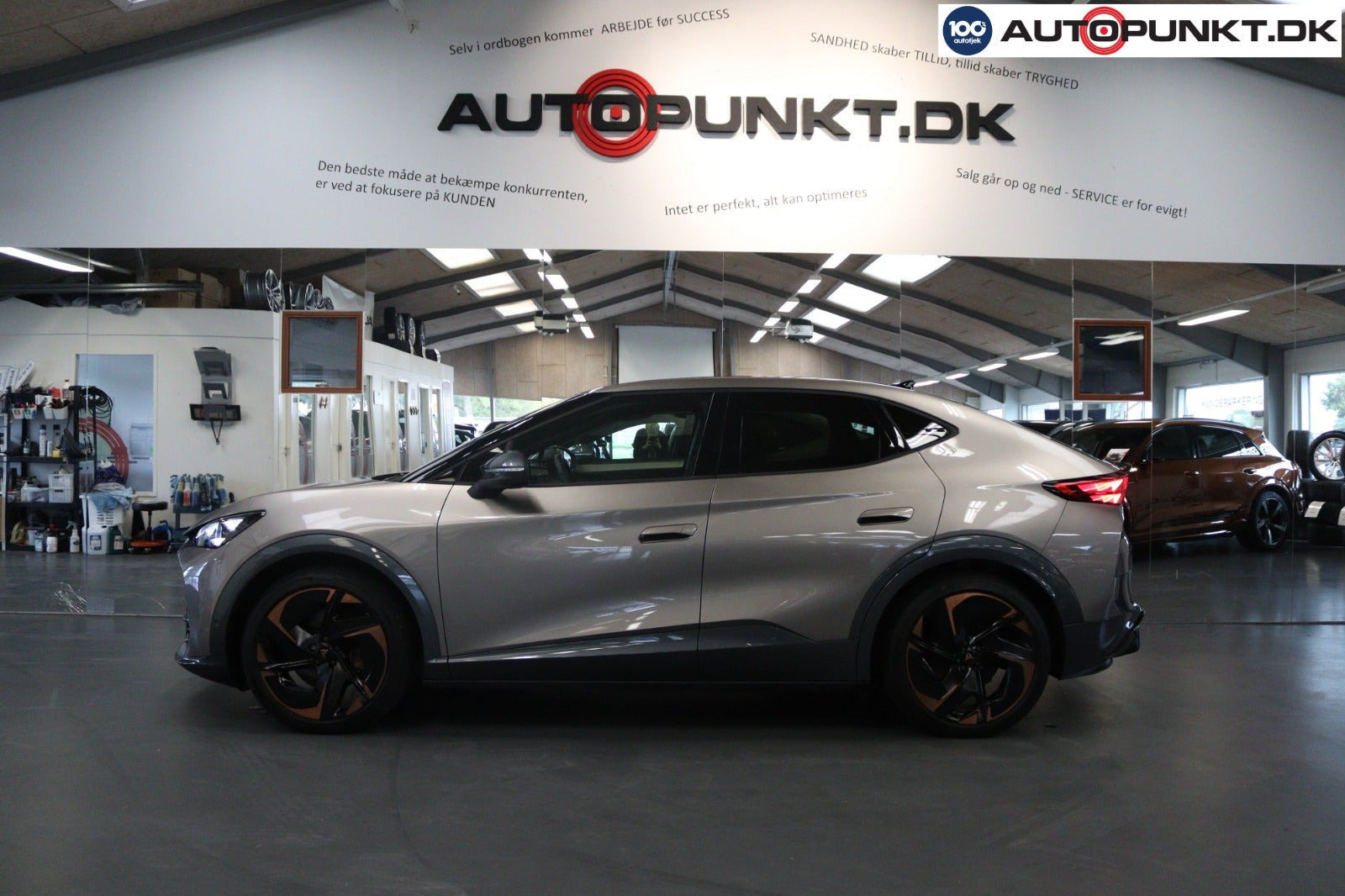 Orange Cupra Tavascan fra 2025